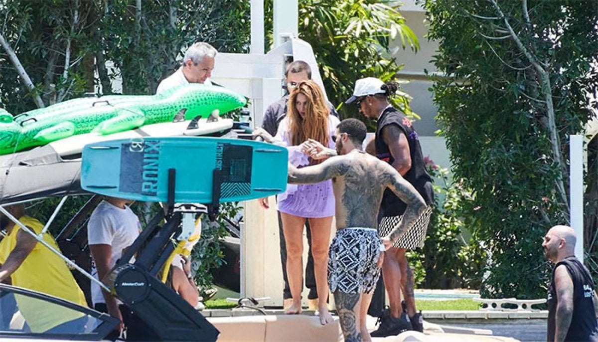 Shakira and Lewis Hamilton HEAT up Miami waters