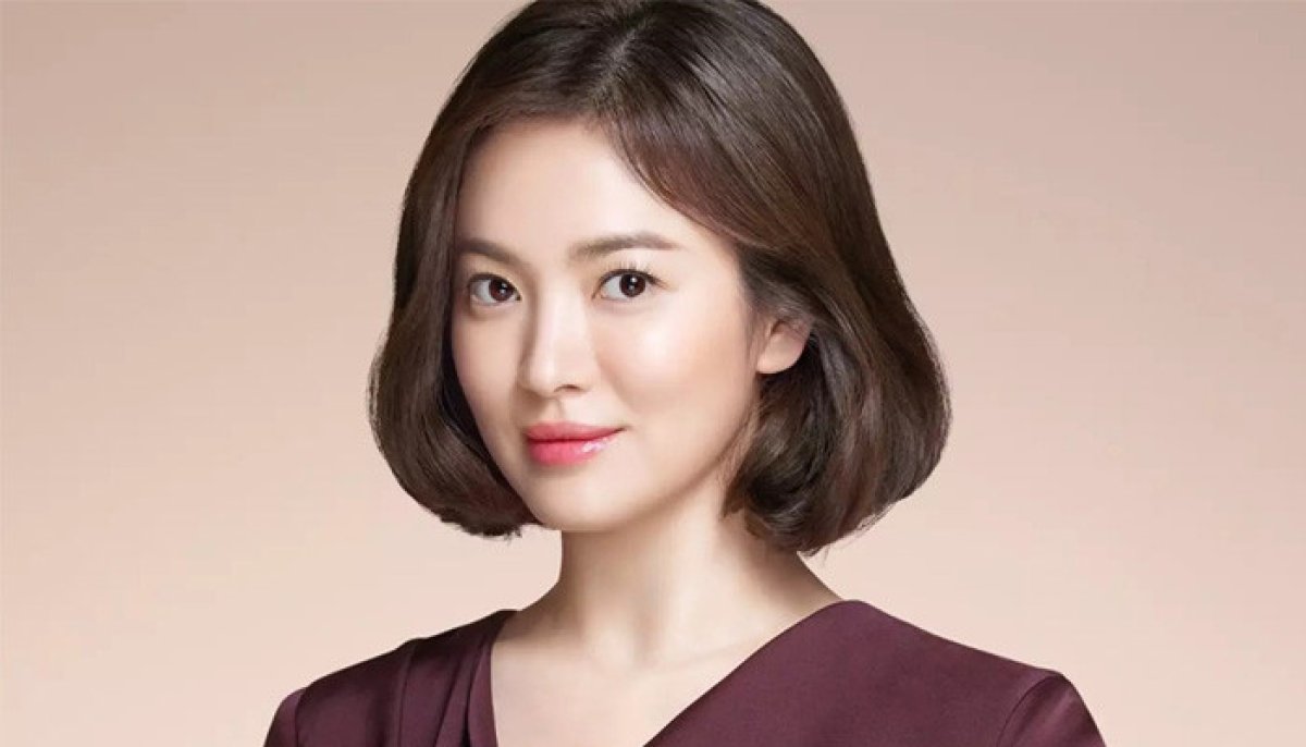Song Hye-Kyo gives sneak peek from ‘Dark Nuns’ script reading session