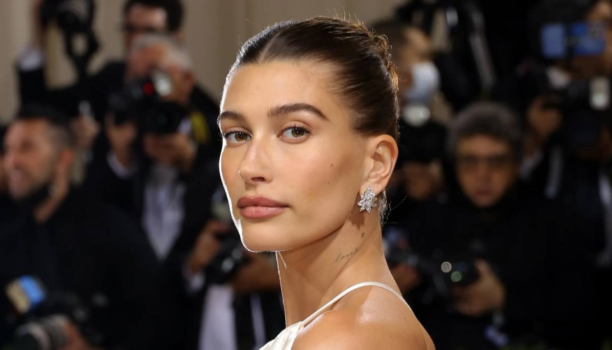 Hailey Bieber shares 'unreliable' ranking of beauty company