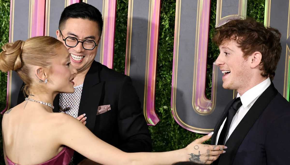 Ethan Slater, Ariana Grande mark ‘merry holidays’ with friends