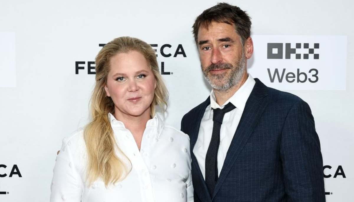 Amy Schumer makes fans laugh while announcing divorce from Chris Fischer