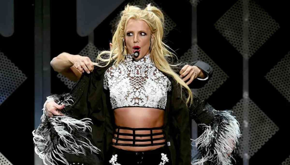 Britney Spears leaves no room for comeback with catalogue sale