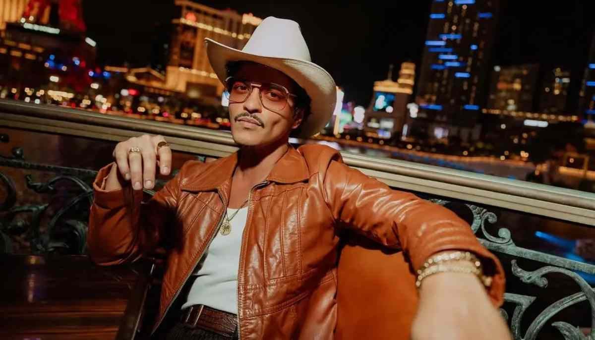 Bruno Mars drops 'The Romantic', sends fans into meltdown