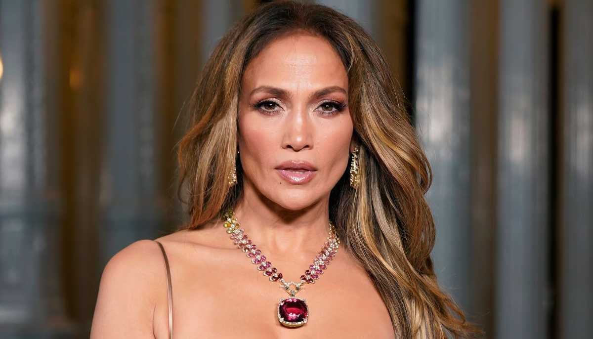 Jennifer Lopez brings her happy era to Vegas stage