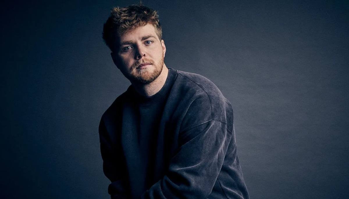 Alex Warren to headline Super Bowl halftime 2027? Fact check