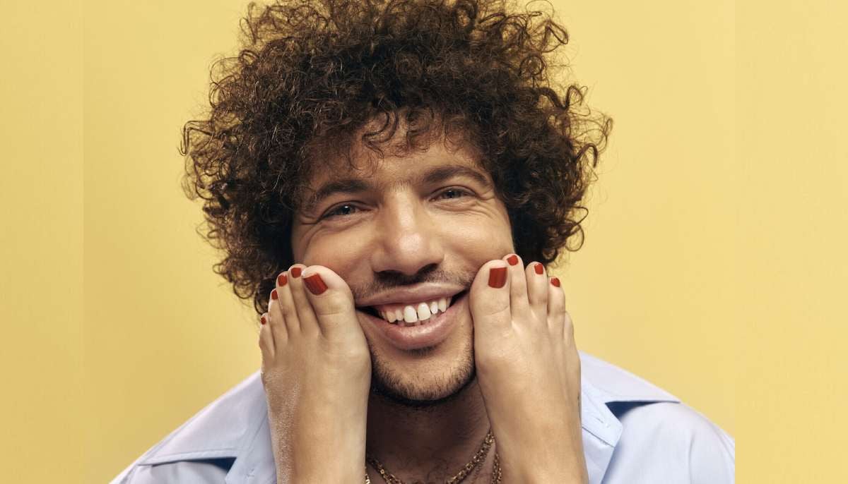 Benny Blanco 'clarifies' shower comments amid dirty feet reveal