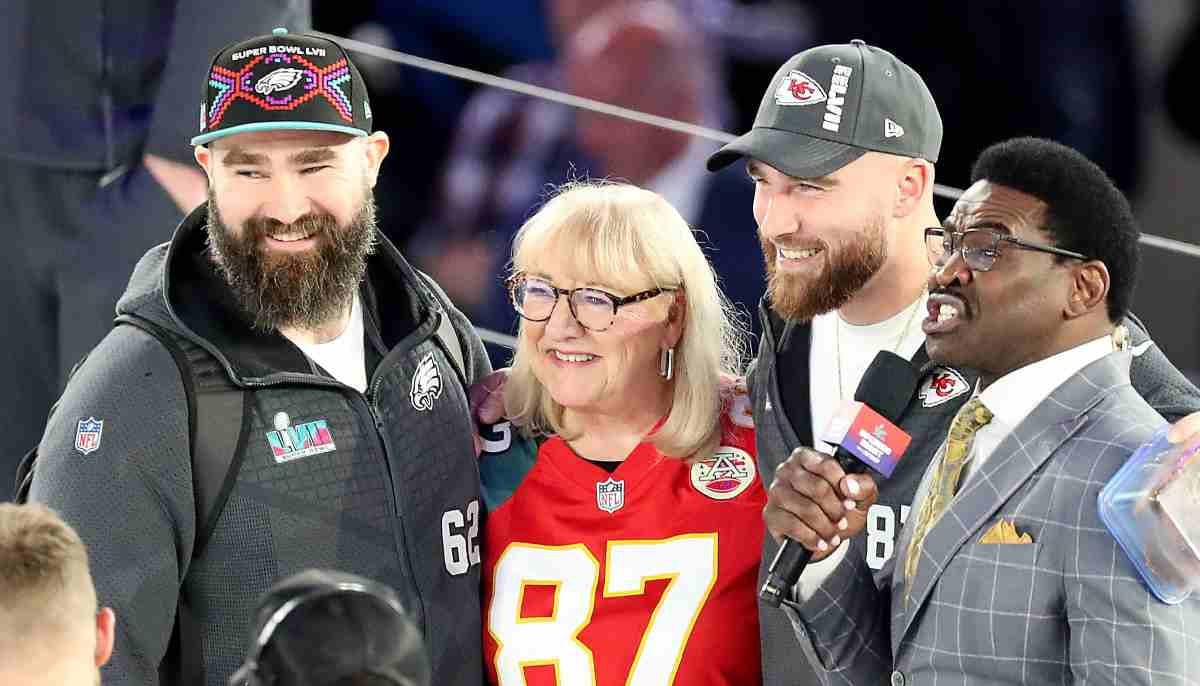 Travis Kelce 'ignores' Jason Kelce, mother talk for hilarious reason