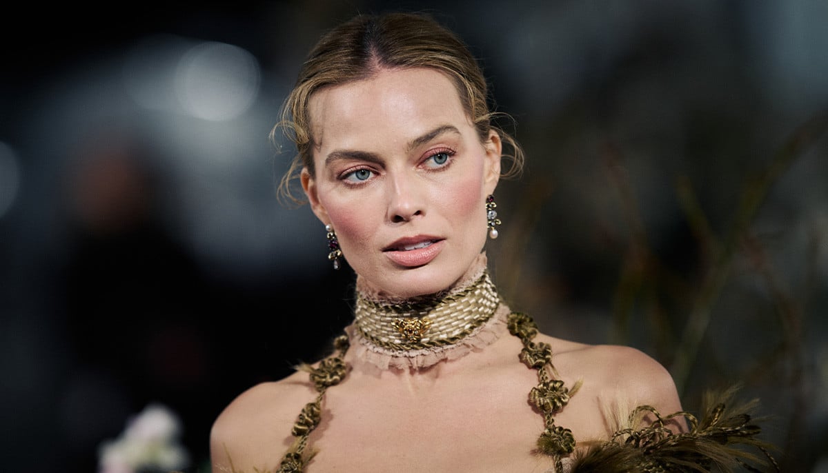 Margot Robbie debuts new look as she reunites with pregnant Samara Weaving 