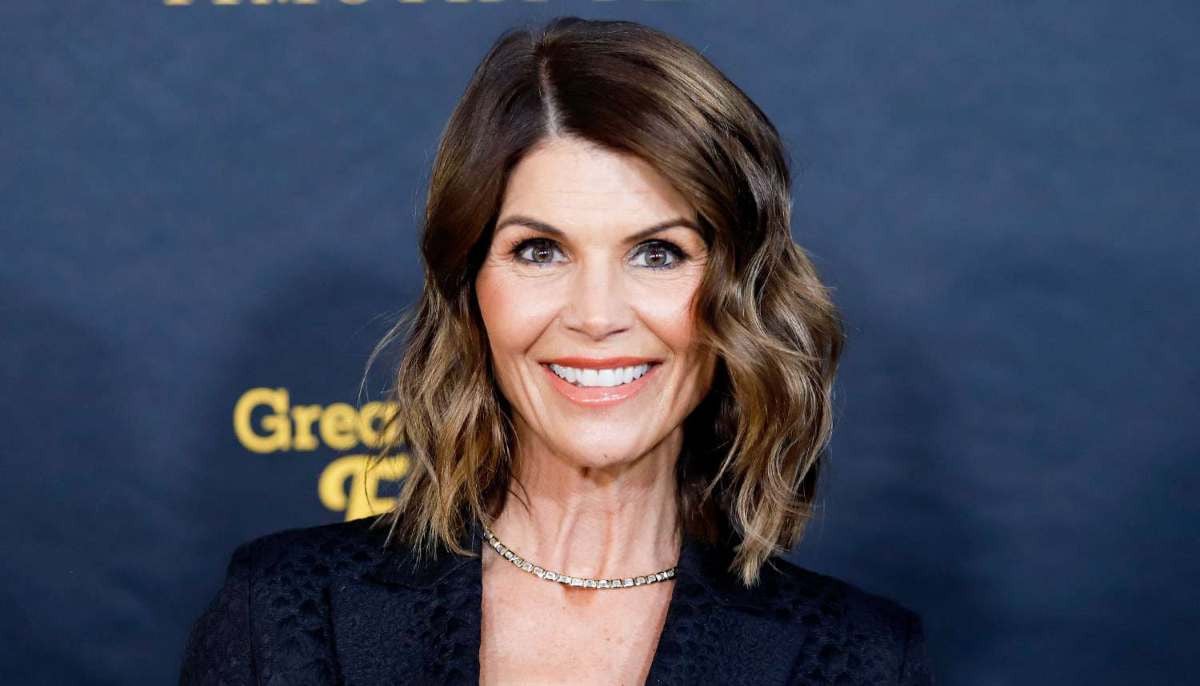 Lori Loughlin steps back into 'When Calls the Heart', sending fans wild