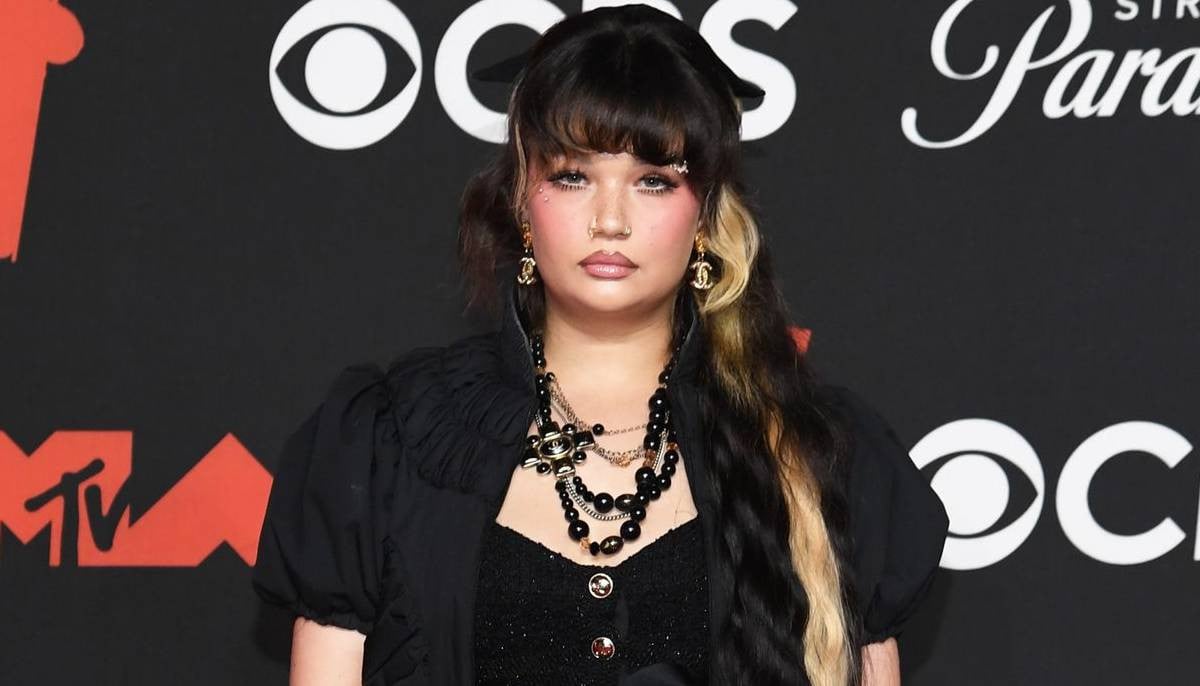 Lola Young spills the tea about ‘drug recovery’ phase after stage fall