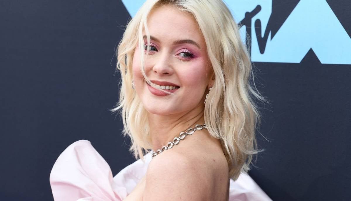 Zara Larsson announces new music video in apology message