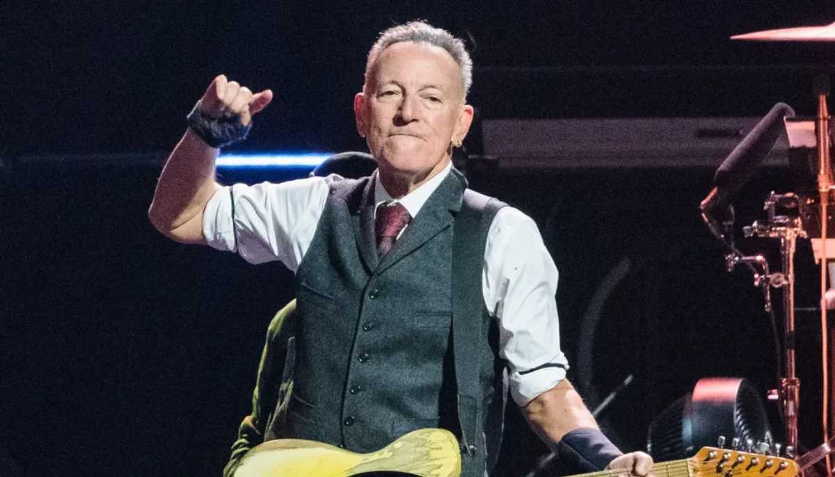 Bruce Springsteen launches into fiery political speech amid concert
