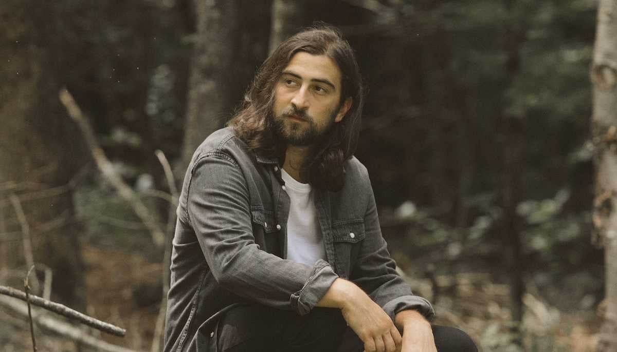 Noah Kahan’s looks get brutally reviewed by children