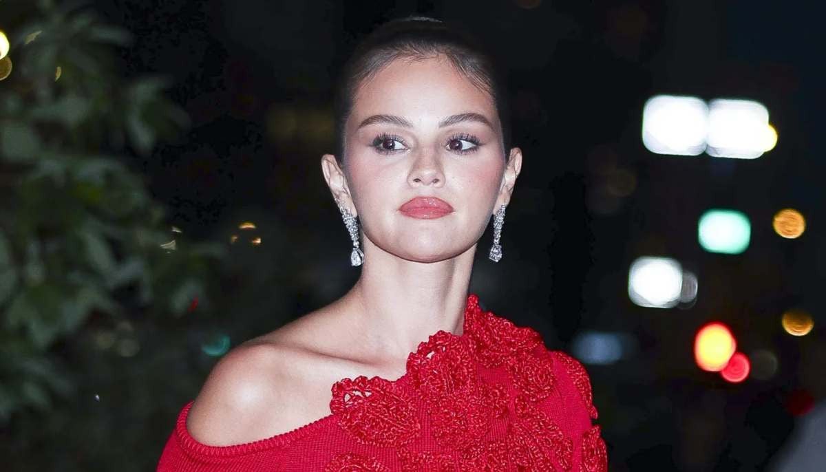 Selena Gomez pokes fun at clone rumours with latest move