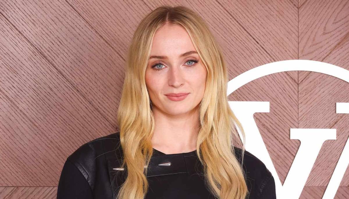 Sophie Turner spotted ‘partying’ with friends after minor injury