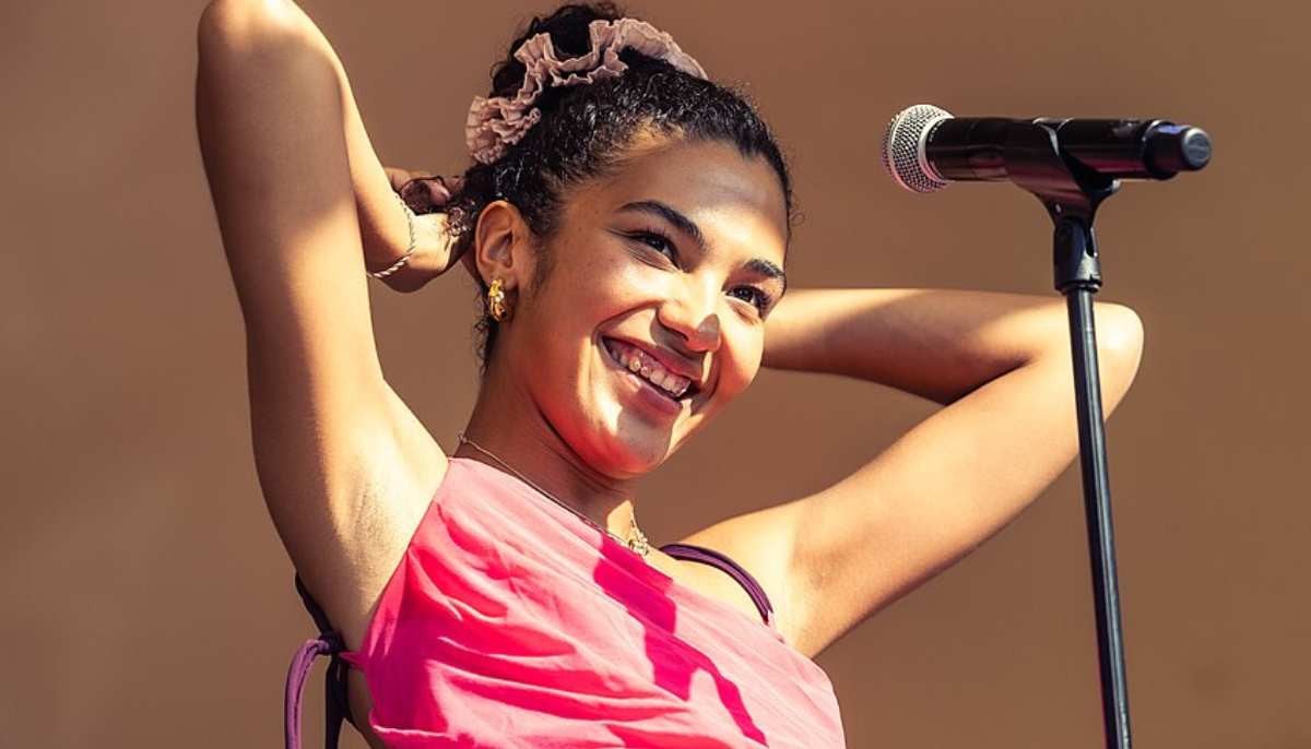 Why did Olivia Dean delete social media amid Grammy win?