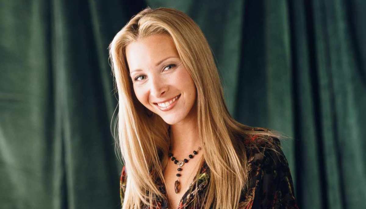 Lisa Kudrow reclaims Phoebe's intelligence after 30 years
