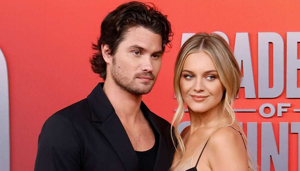 Kelsea Ballerini crosses paths with ex Chase Stokes for first time since split