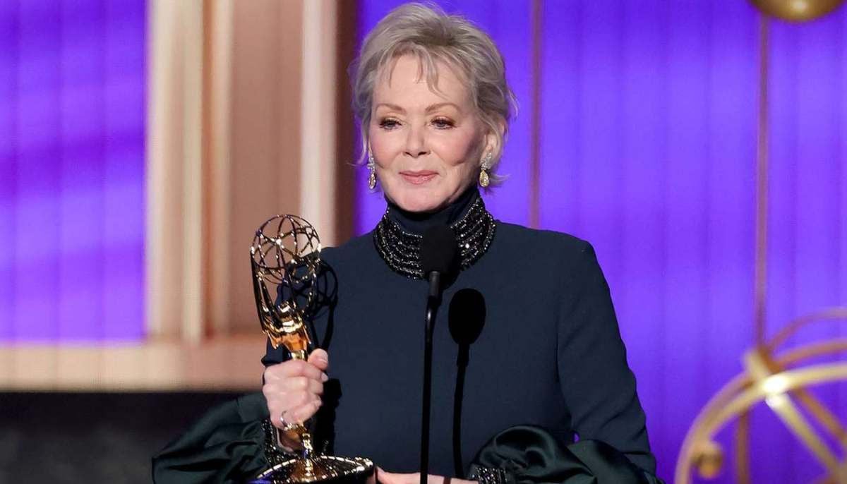 Jean Smart warns 'HBO' after admitting set theft 