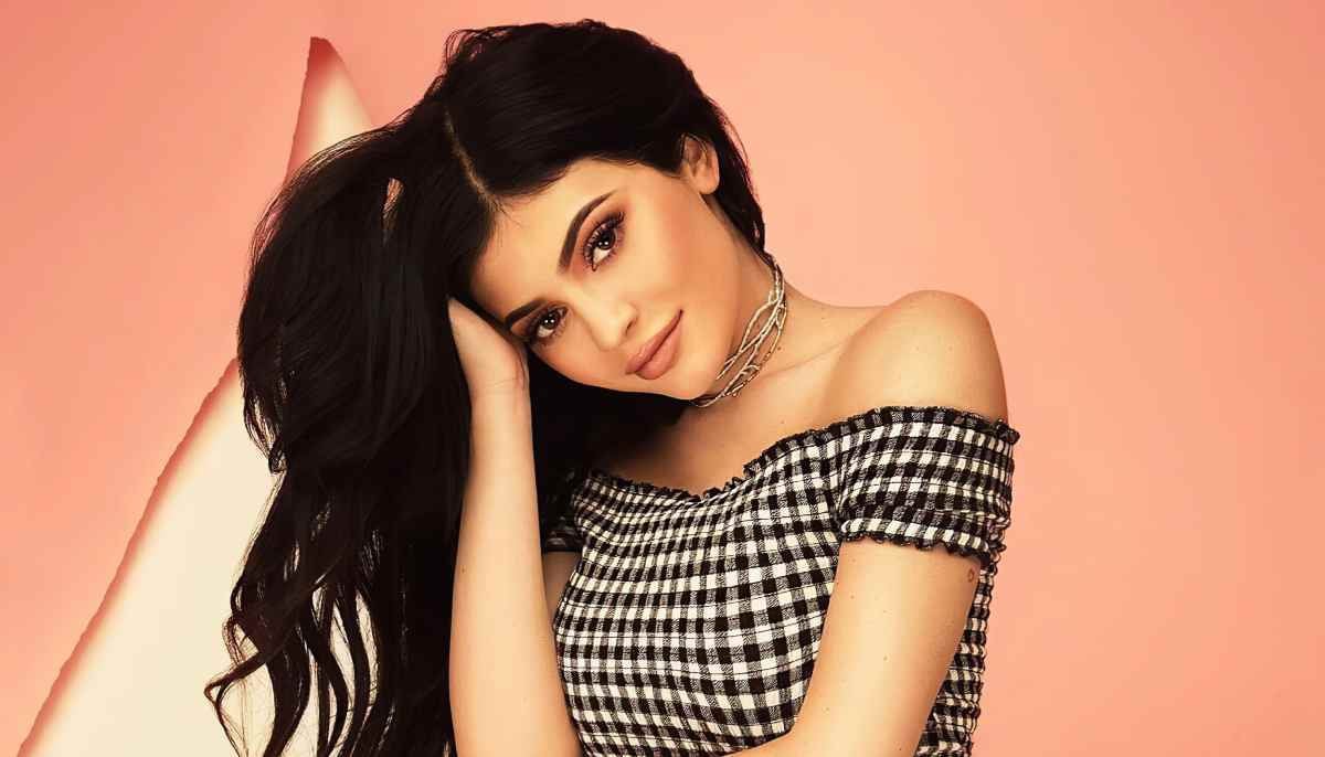 Kylie Jenner turns Coachella into Justin Bieber tribute with bold shirt