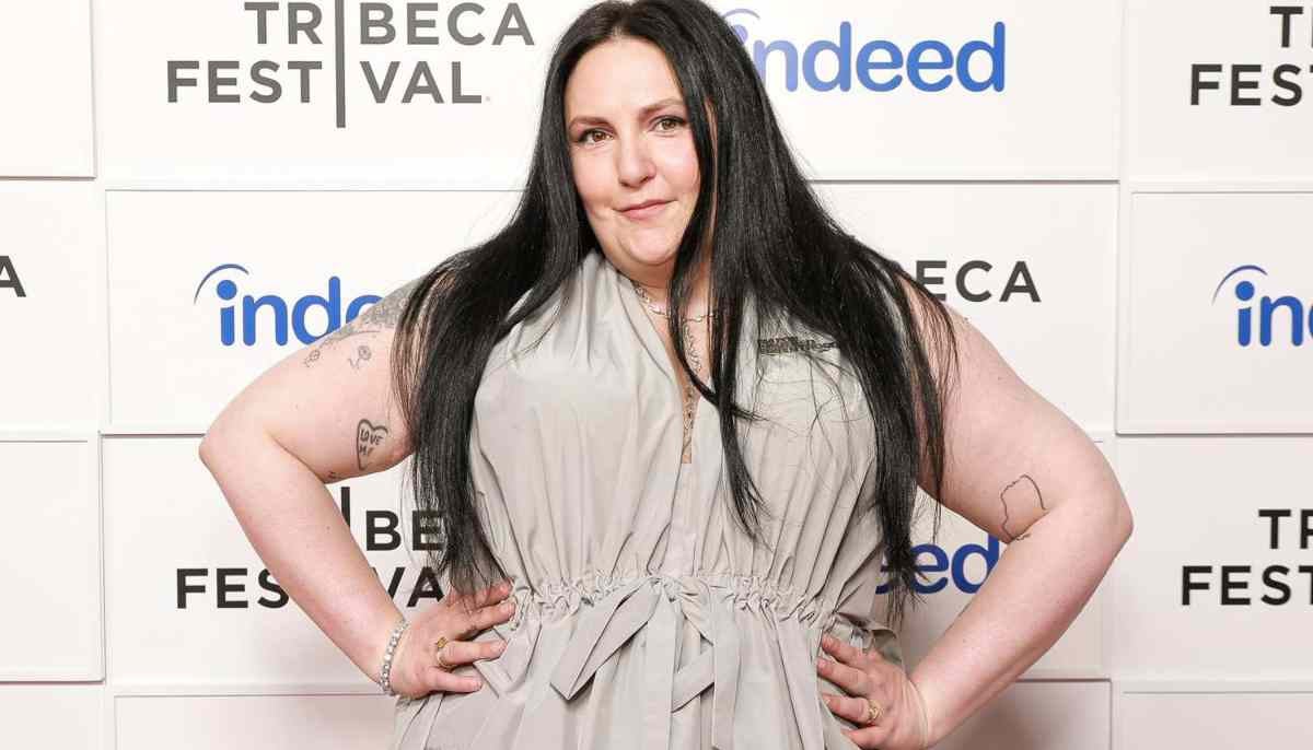 Lena Dunham warns young stars about internet addiction