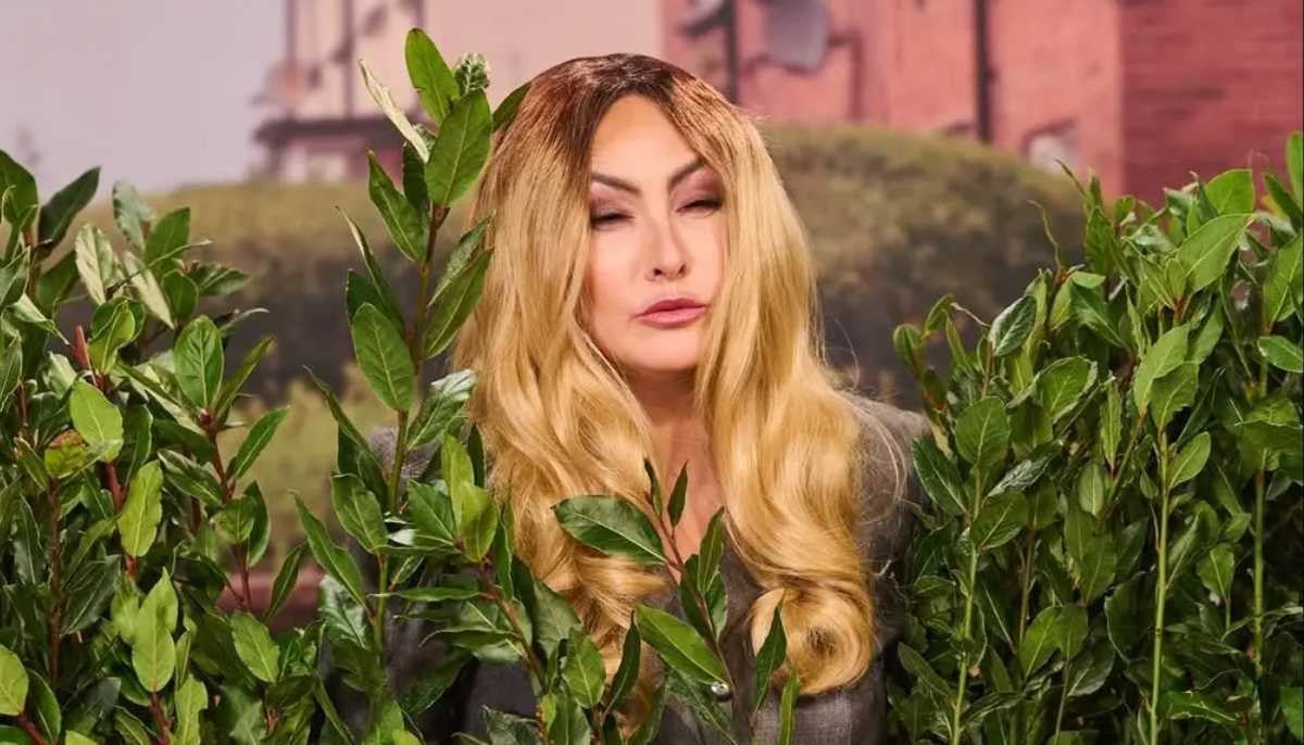 SNL U.K. pokes fun at Kanye West controversy, Melania Trump’s Epstein speech