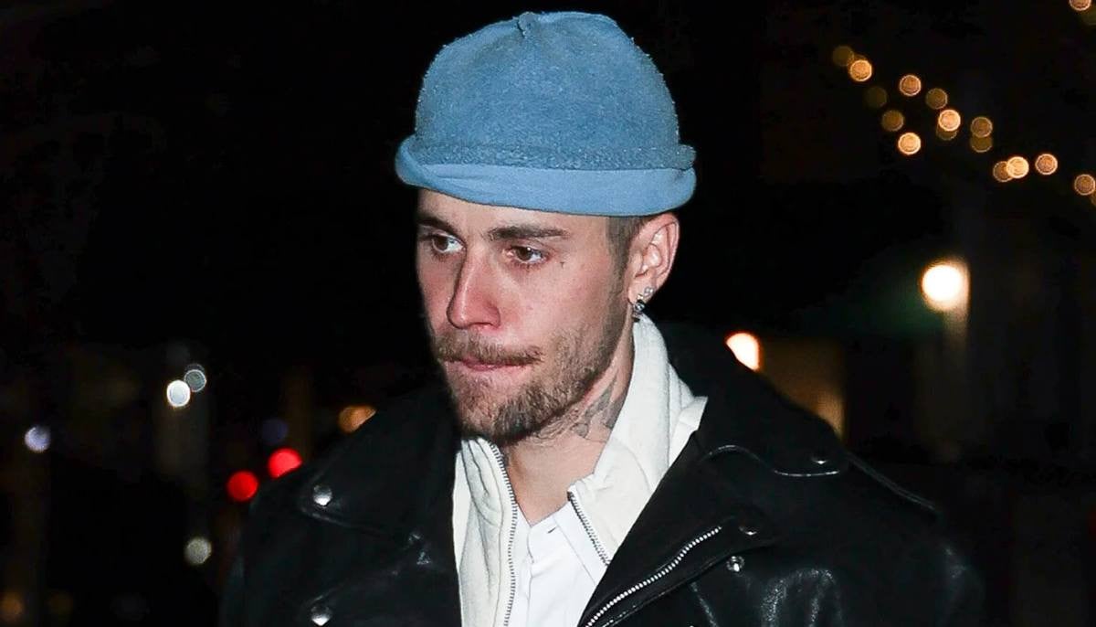 Justin Bieber recreates his iconic meme on stage at Coachella