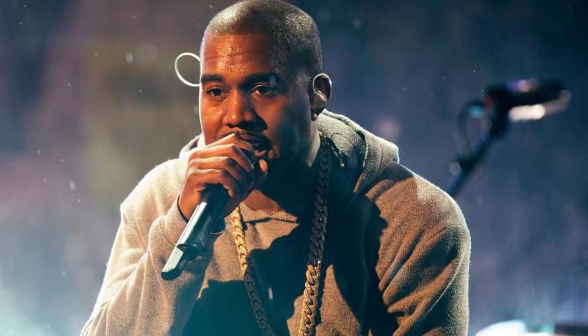Kanye West addresses fans after France show delay