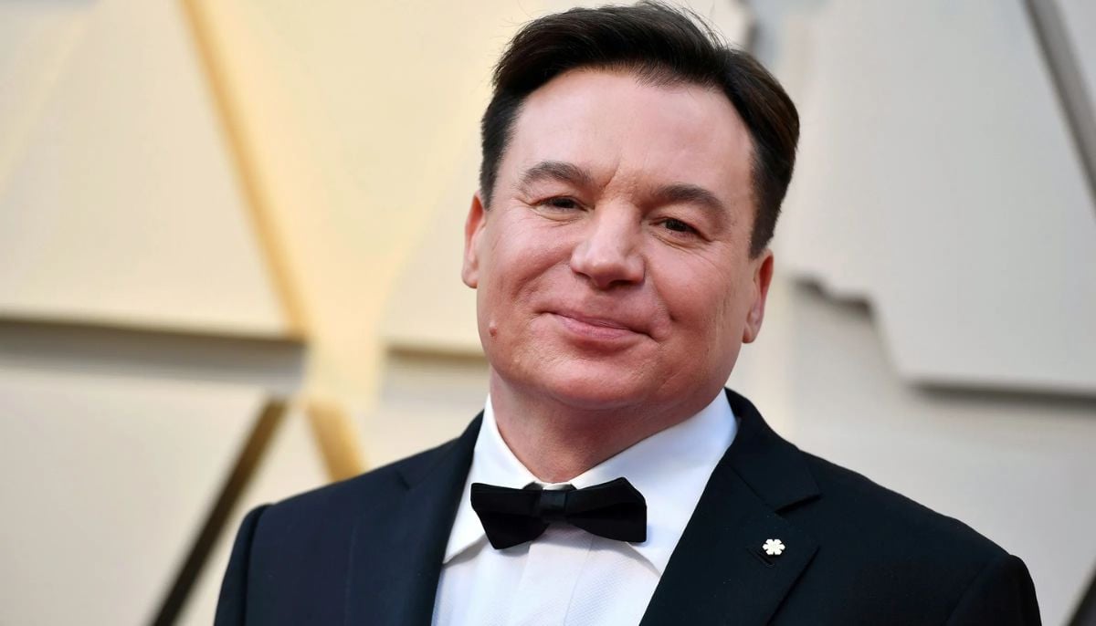 Mike Myers makes rare appearance as 'Shrek' to honor Eddie Murphy 