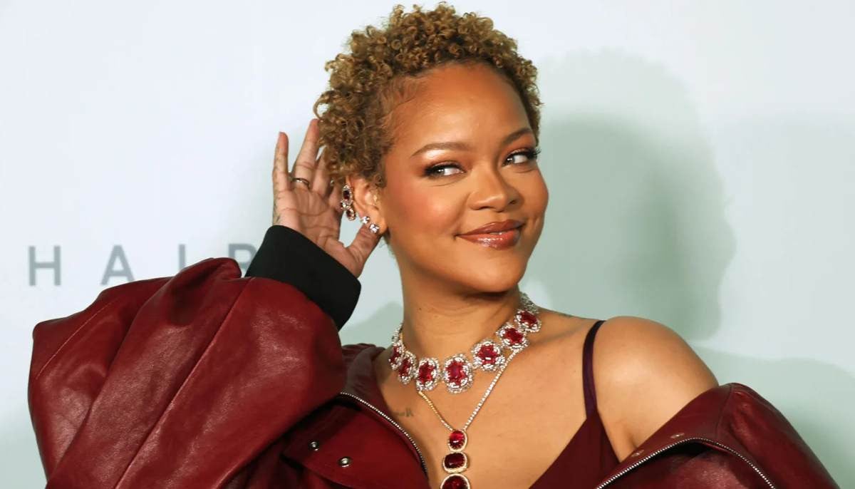 Rihanna shuts down pregnancy rumours at Fenty event