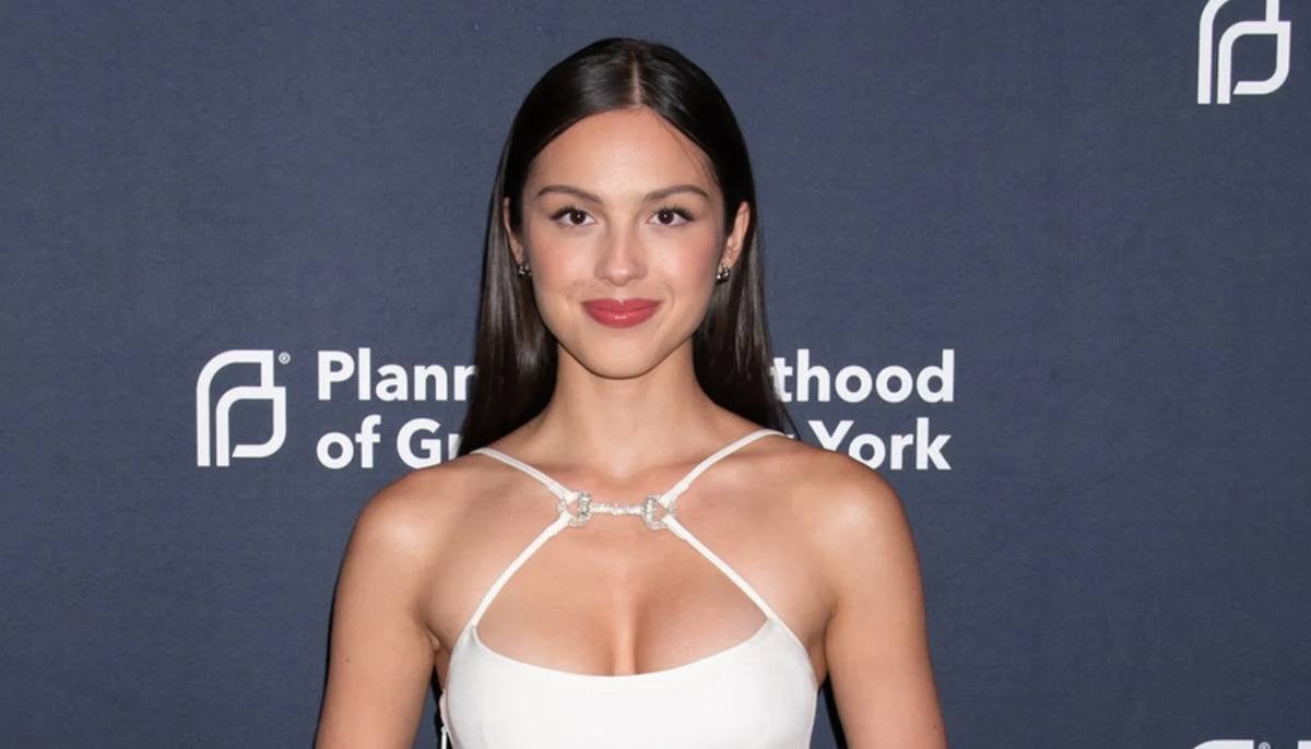 Olivia Rodrigo pokes fun at one low point in career during 'SNL' monologue