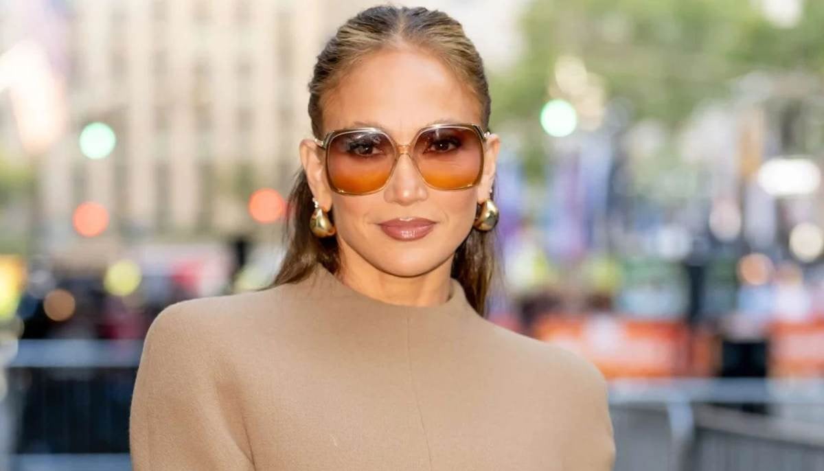 Jennifer Lopez appears solo on Mother's Day in special video