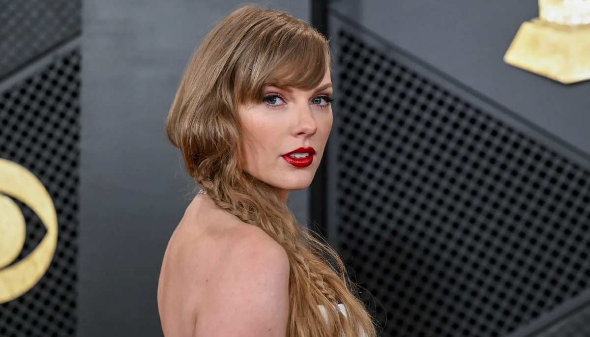 Taylor Swift fans 'bully' Vogue magazine for surprising headline