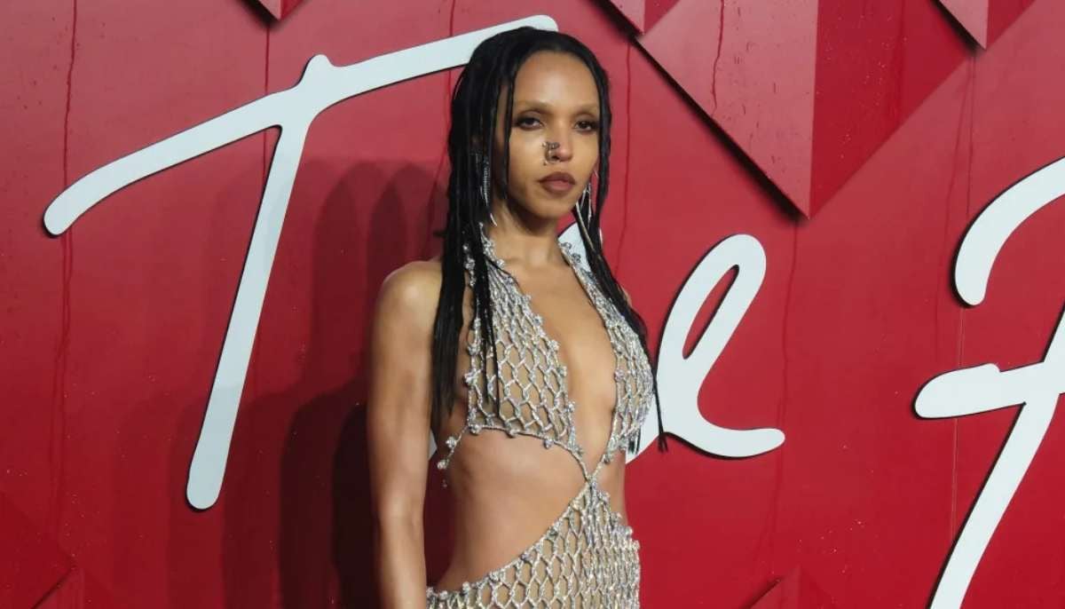 FKA Twigs receives warning in private conversation with The Twigs?