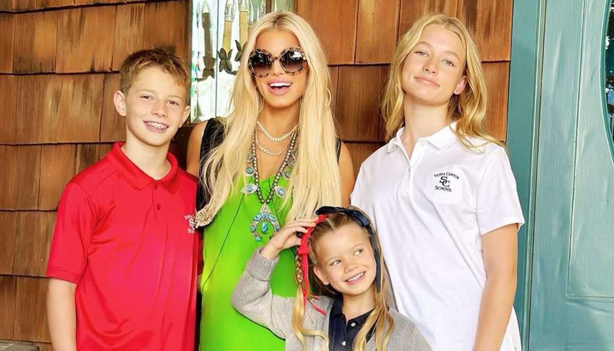 Jessica Simpson breaks silence on sitting apart from kids on plane 