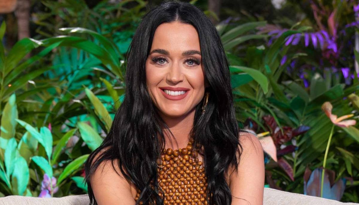 Katy Perry praises airline for saving the day