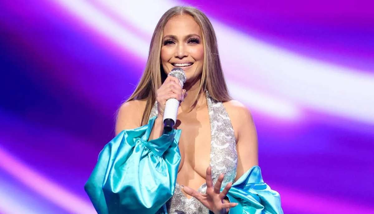 Jennifer Lopez appears in jaw dropping gown after addressing romance buzz