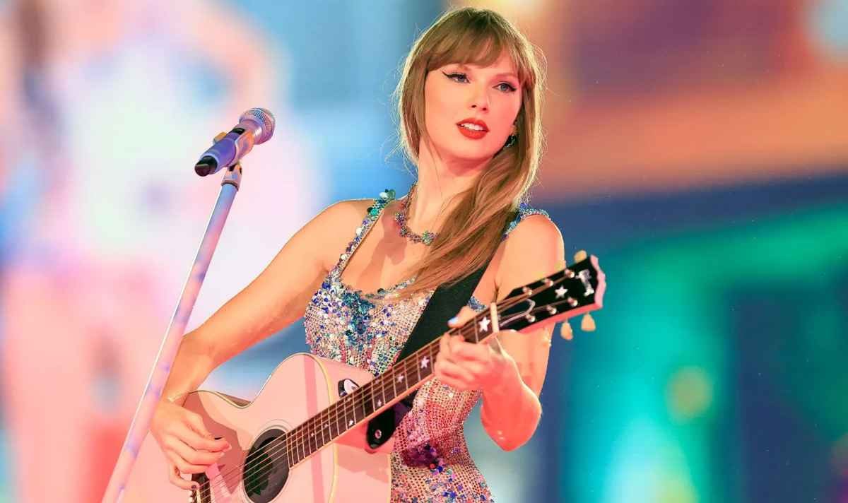 Taylor Swift makes history with $2 billion music fortune