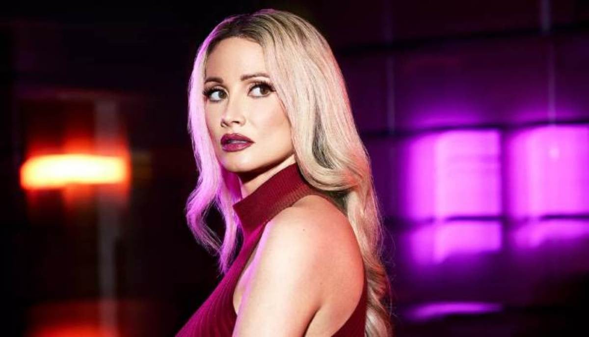 Holly Madison gets emotional at Marilyn Monroe exhibition