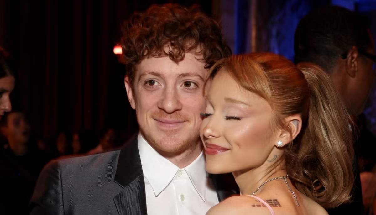Ariana Grande enjoys 'positive vibes' after breakup with Ethan Slater