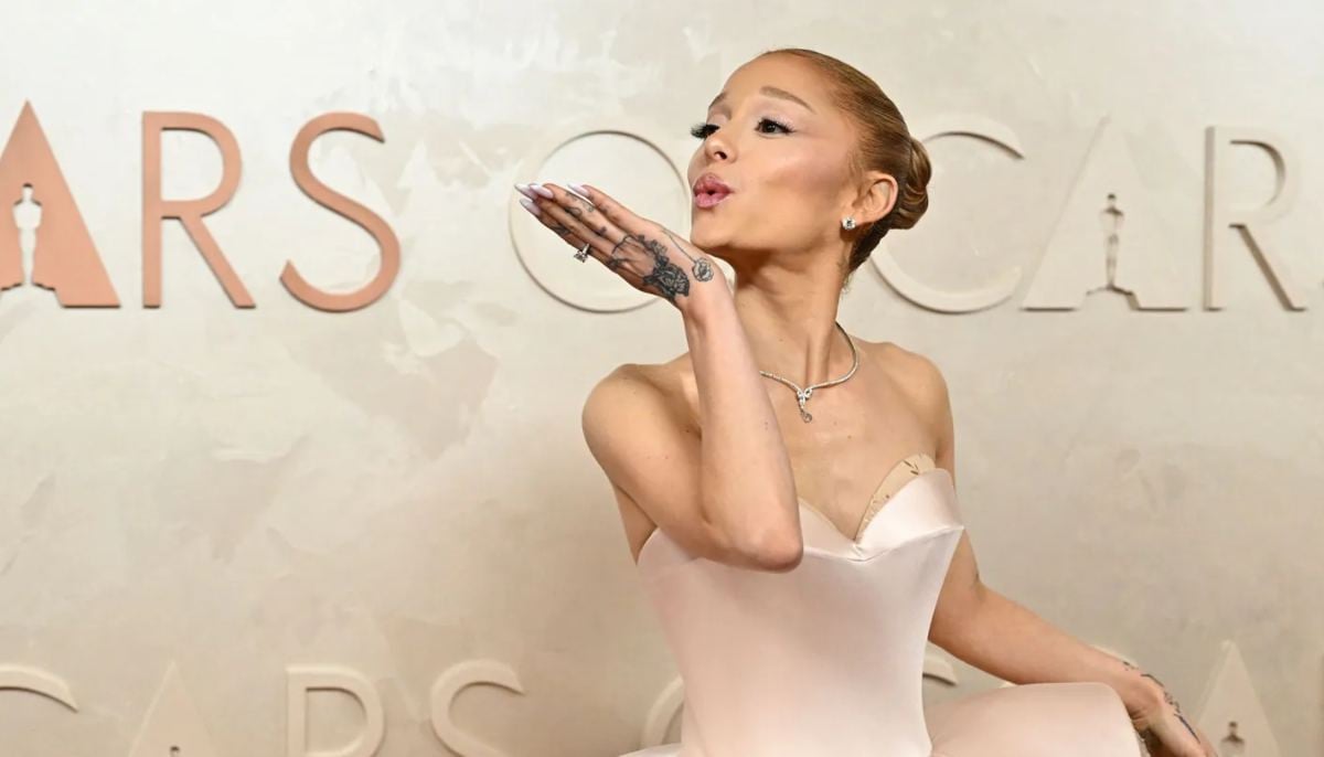 Ariana Grande leaves everyone in fits with shocking revelation during show