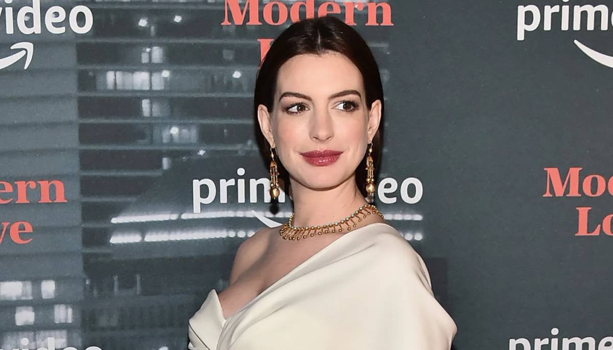 Anne Hathaway announces her third pregnancy at 43