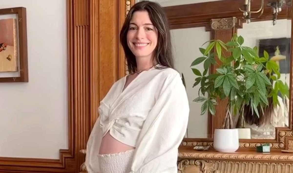 Anne Hathaway shock pregnancy reveal after 'Devil Wears Prada 2' tour