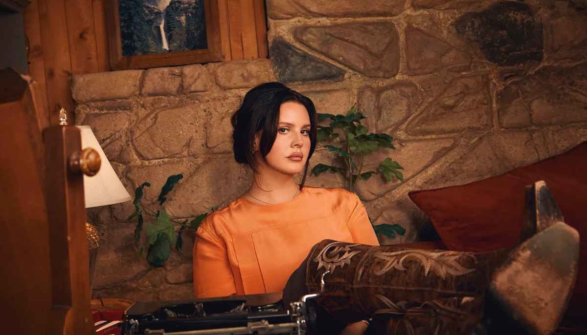 Lana Del Rey receives beautiful message from Father on birthday