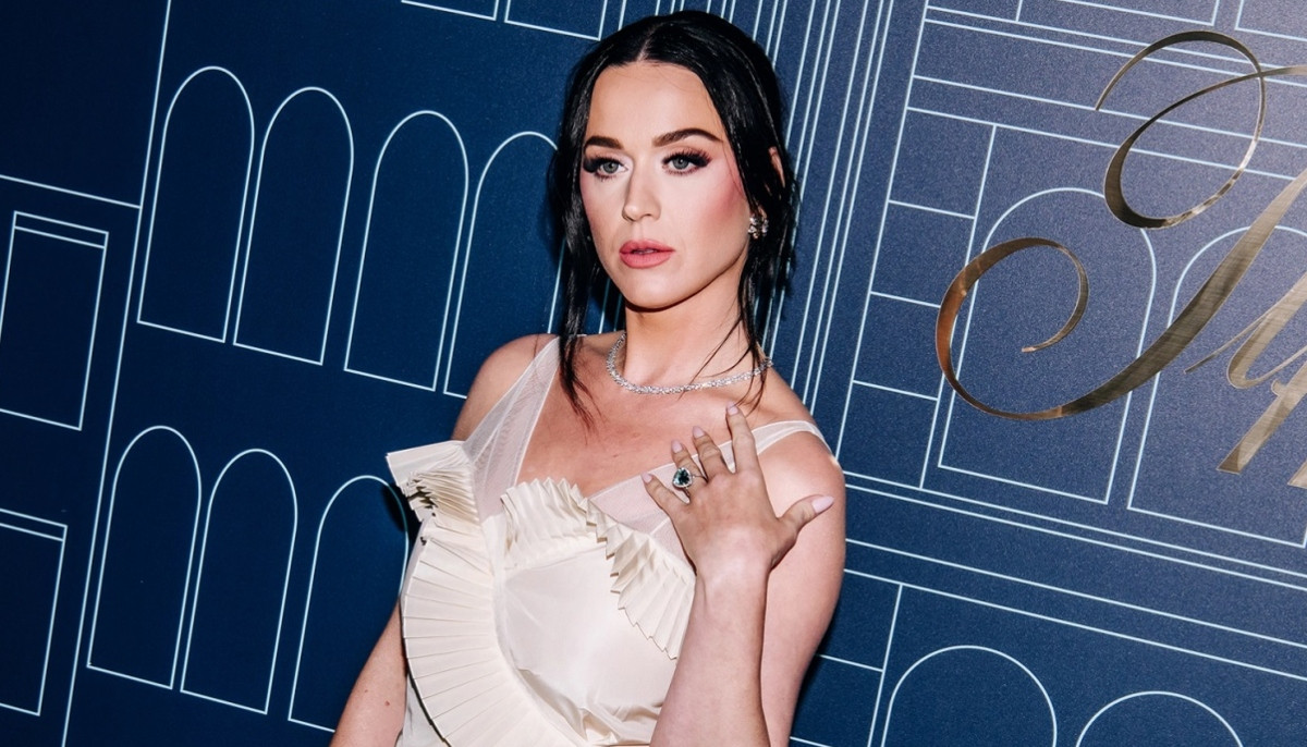 Katy Perry stuns in surprising costume look amid concert