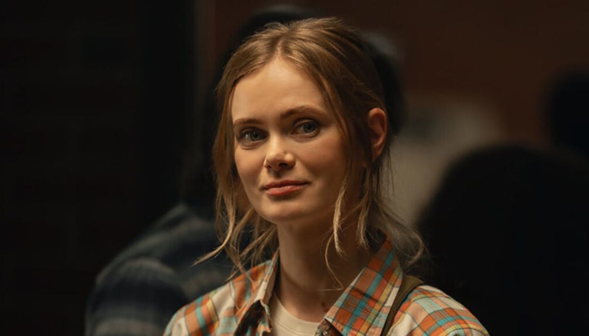 Sara Paxton faces a sinister stalker in 'Killer Clown' trailer