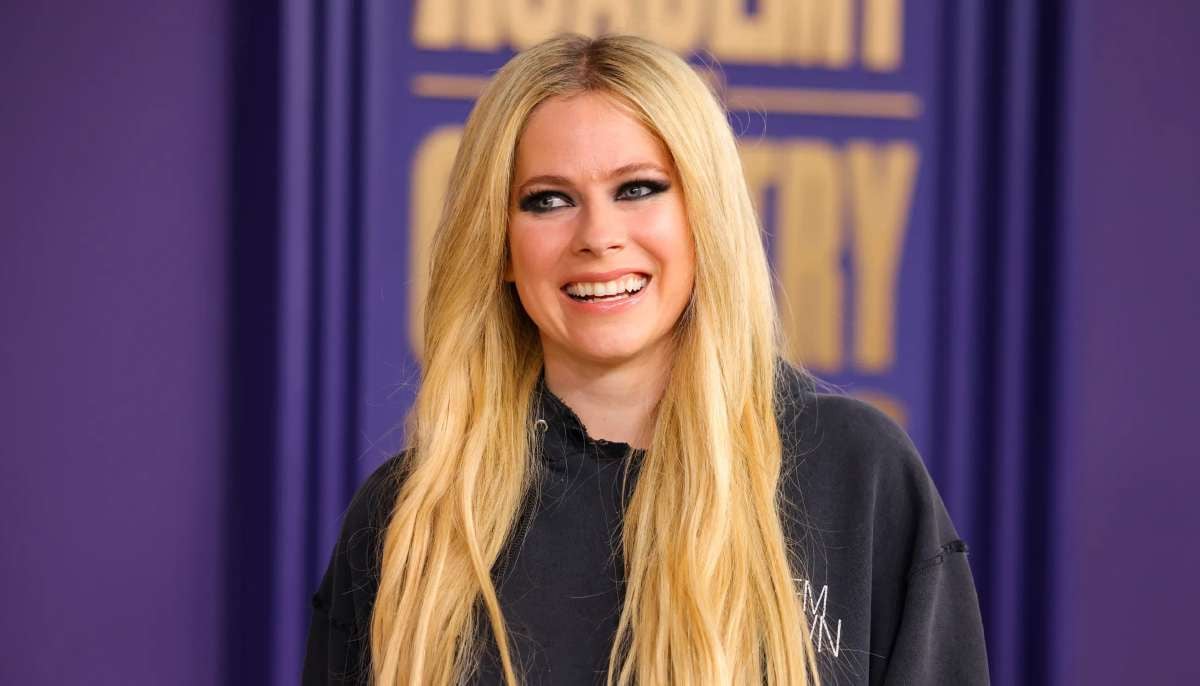 Avril Lavigne delivers surprise performance at Taylor Swift’s wedding 