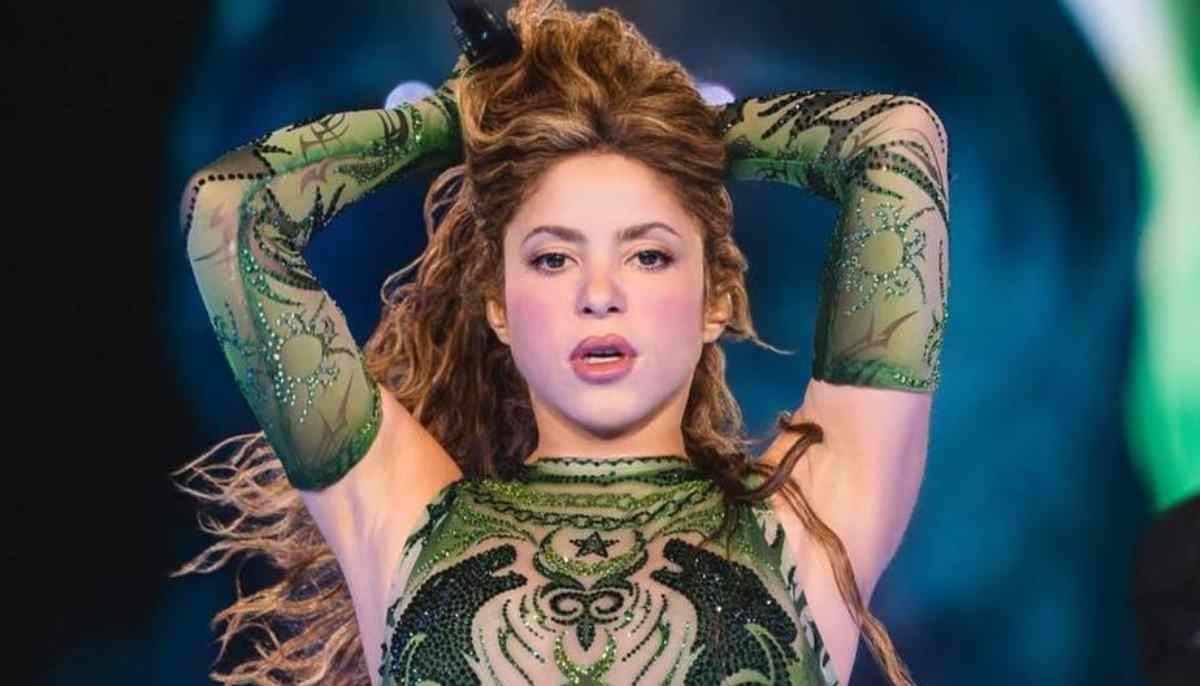 Shakira commands stage with surprise guest performer at recent show
