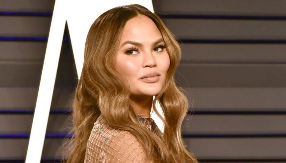 Chrissy Teigen makeup free looks radiant, shares skincare regimen