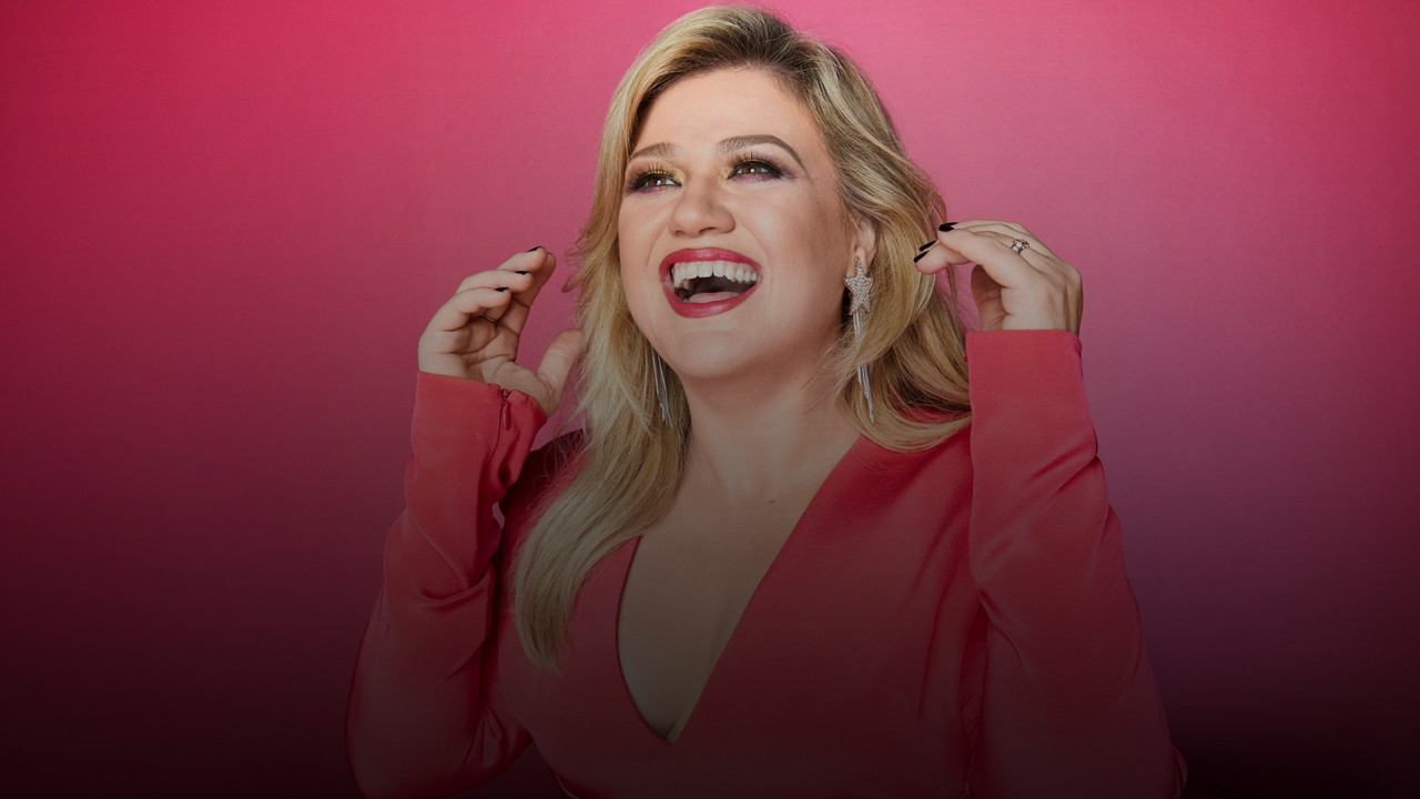 Kelly Clarkson touches upon her blackout after a suspicious dentist visit